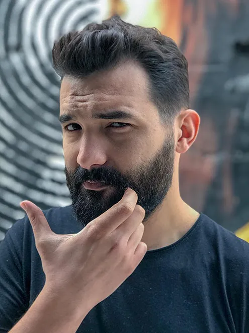 Ekin Kollama - İktisat Mezunu