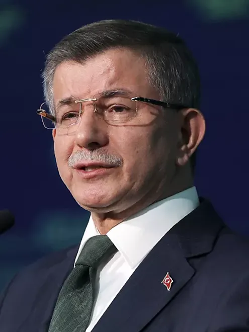 Ahmet Davutoğlu - Siyaset Bilimi Mezunu