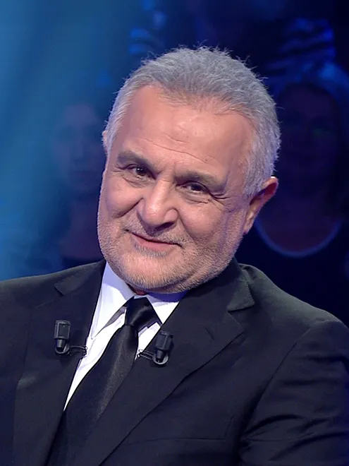 Kenan Işık - Kamu Yönetimi Mezunu