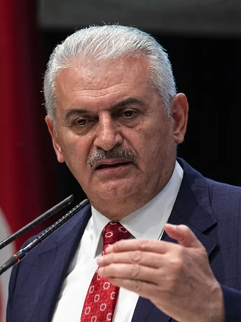 Binali Yıldırım - Gemi İnşaatı Ve Gemi Makineleri Mühendisliği Mezunu